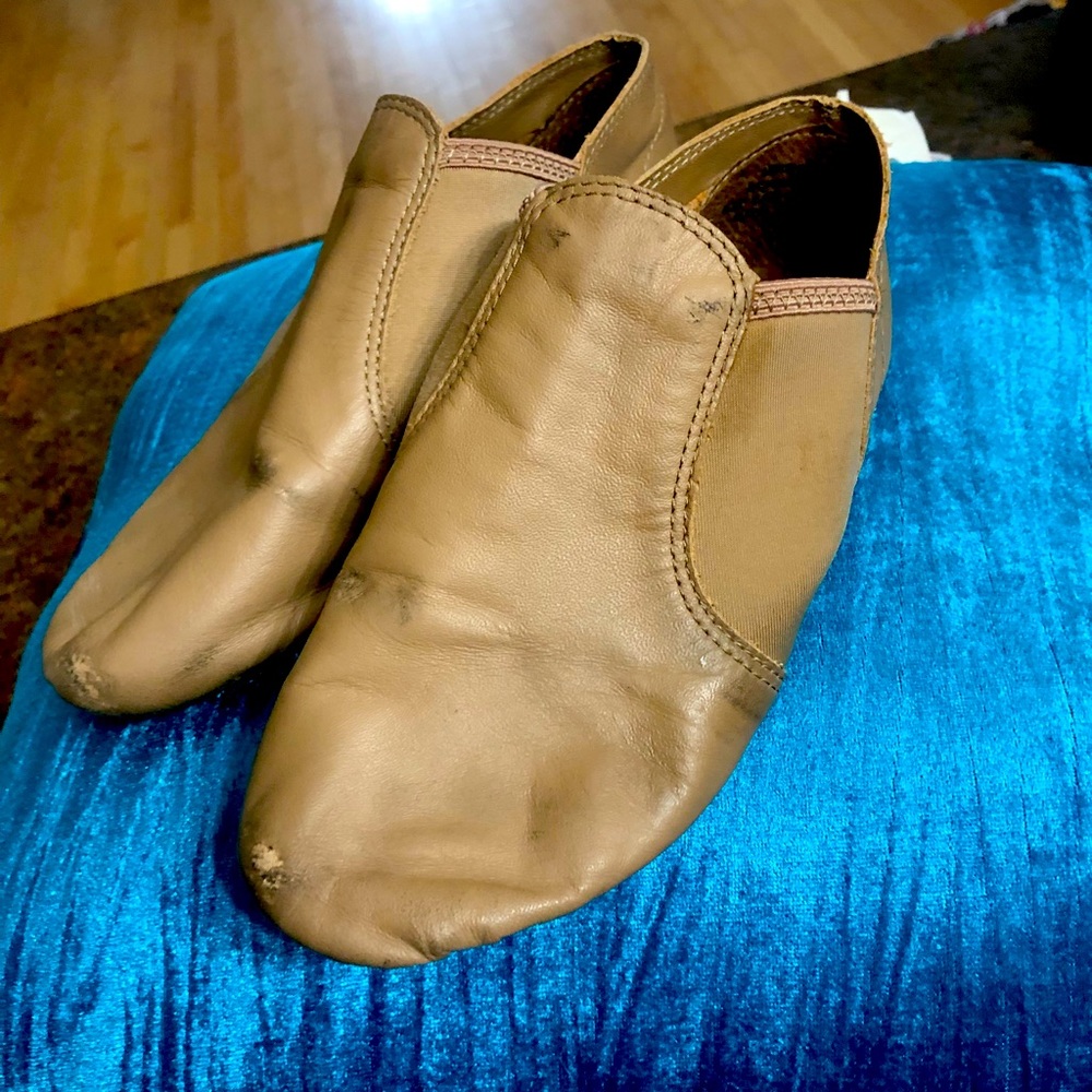 Capezio size 7 tan dance shoes